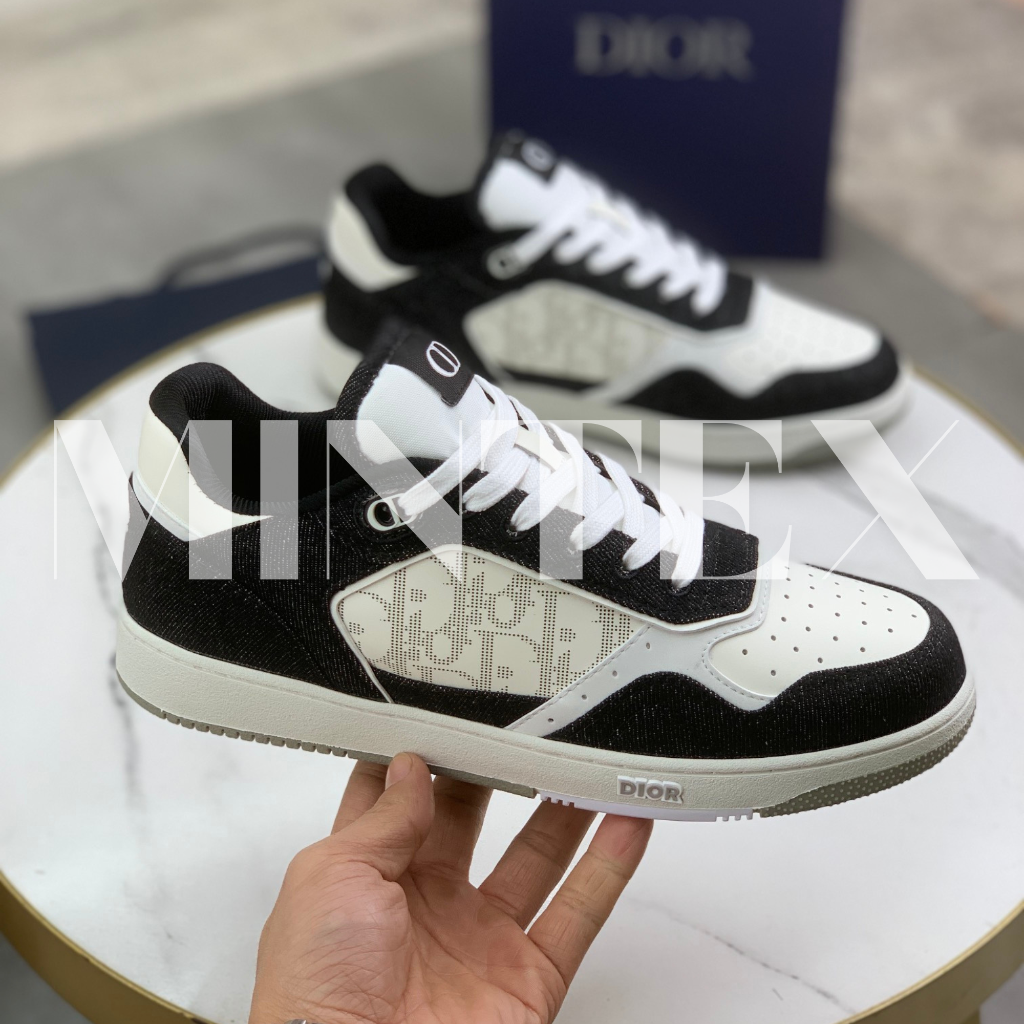 DI Sneakers